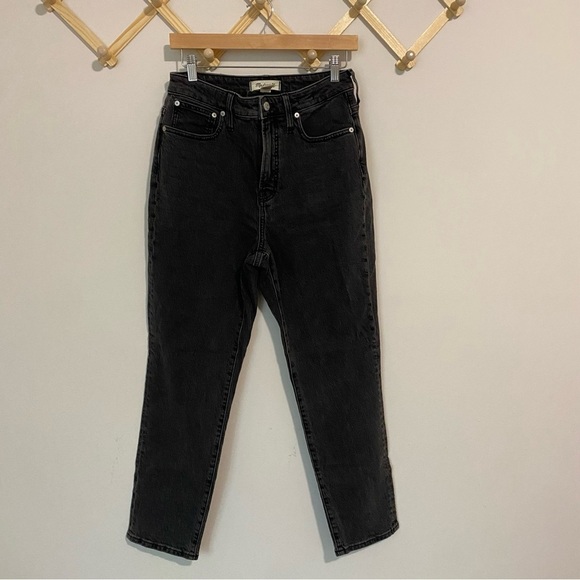 Abercrombie and Fitch Black High Rise Mom Jean size 4 - Picture 10 of 10